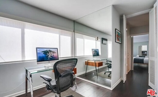 Building Photo - 1233 Flores St