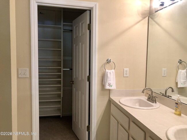 Building Photo - 5749 Parkstone Crossing Dr