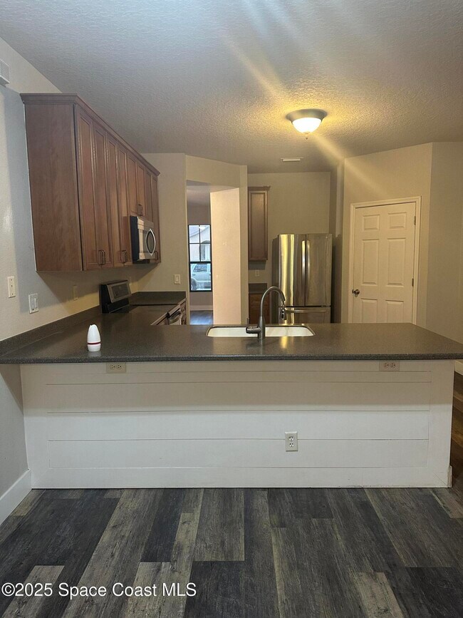 Building Photo - 2823 Glenridge Cir