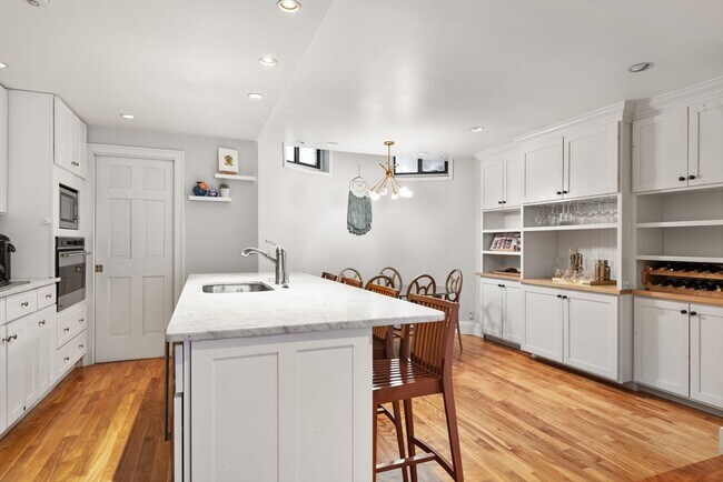 Building Photo - 96 Chandler St