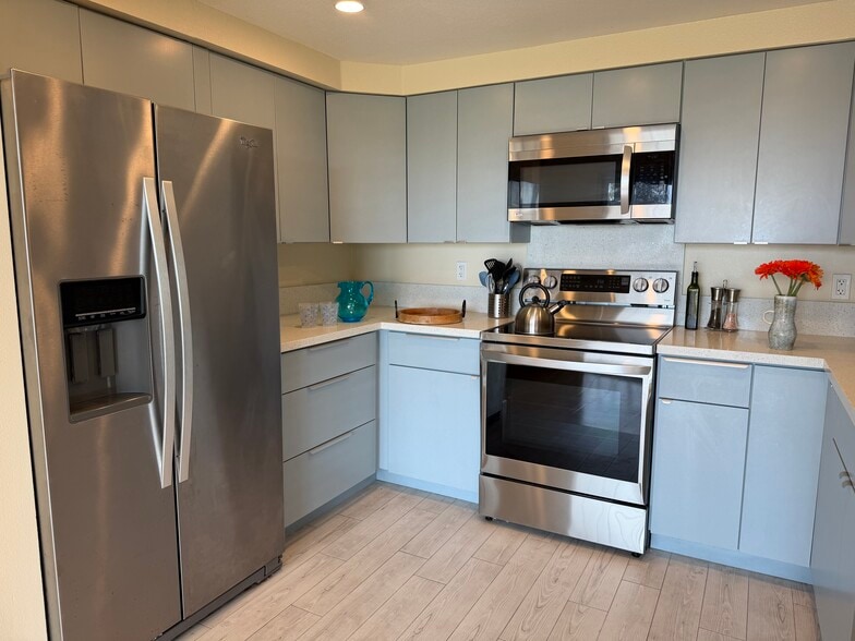 Plenty of storage in the newly updated kitchen - 916 Caminito Estrada