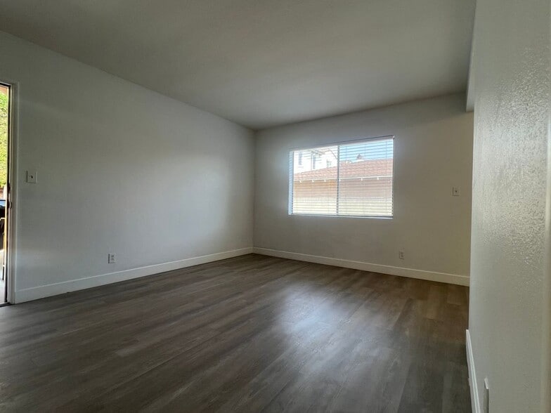 Building Photo - 2203 Mathews Ave