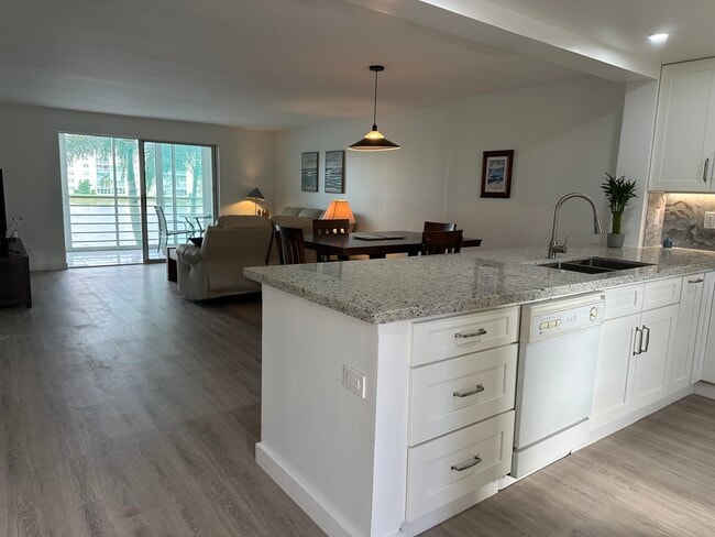 Building Photo - 141 SE 3rd Ave