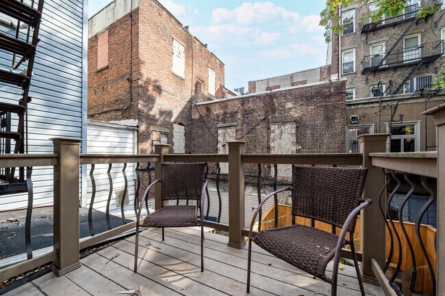 Building Photo - 235 Bloomfield St