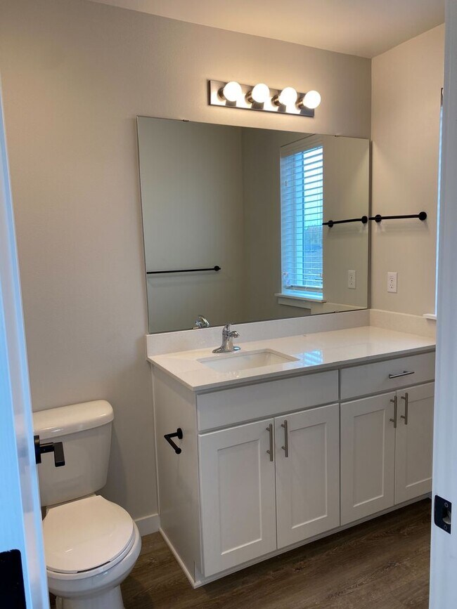 Building Photo - Brand new 3 and 4 Bedroom Townhomes in Lacey!