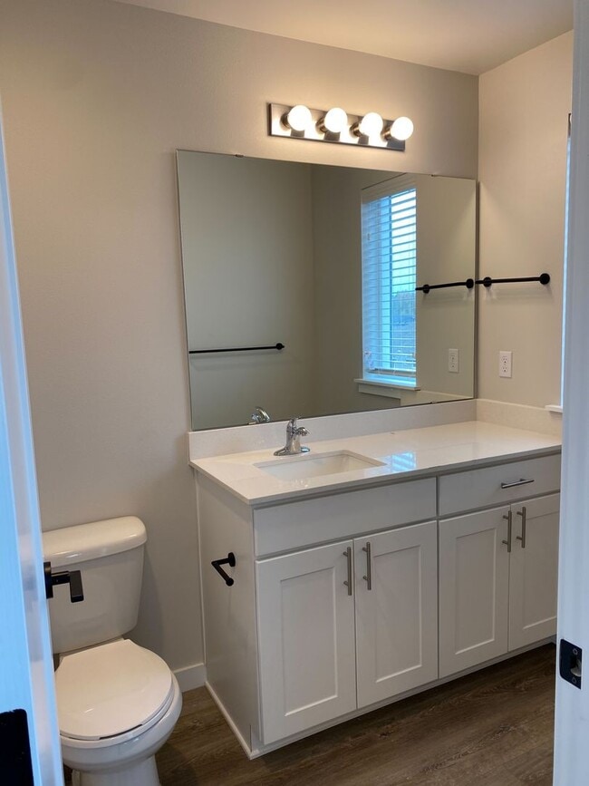 Building Photo - Modern 3 Bedroom, 3 Bath Townhome with 2-C...