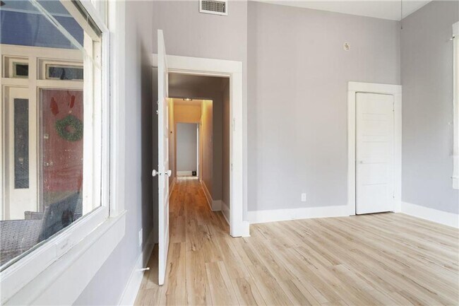 Building Photo - 3210 Hampton Rd