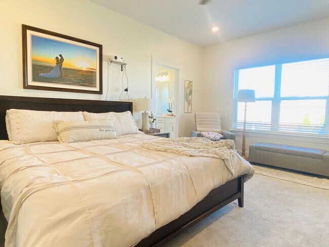 Building Photo - Spacious 4BR/2BA Home with Flexible Living Areas in Saddle Ridge