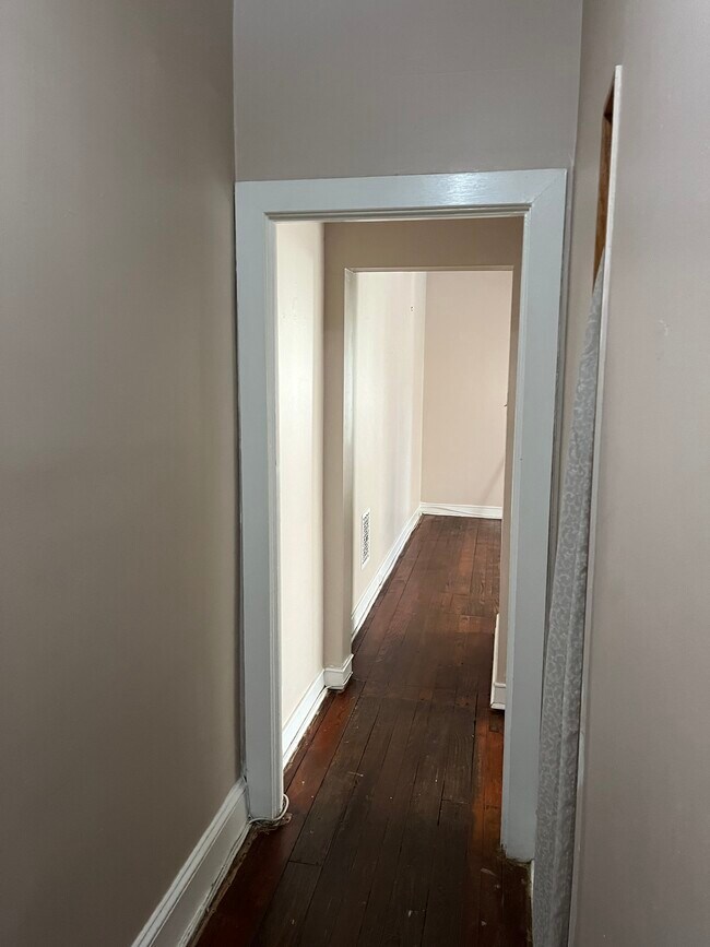 Building Photo - 216 Rochelle Ave