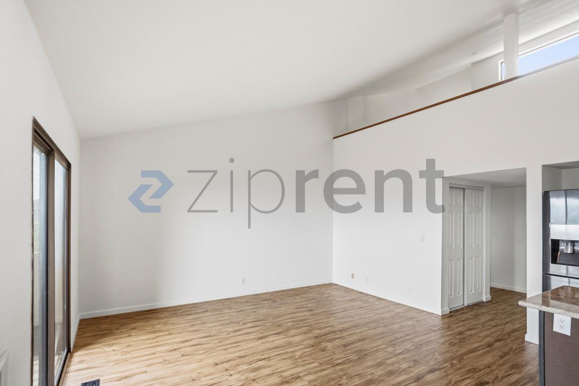 Building Photo - Unit