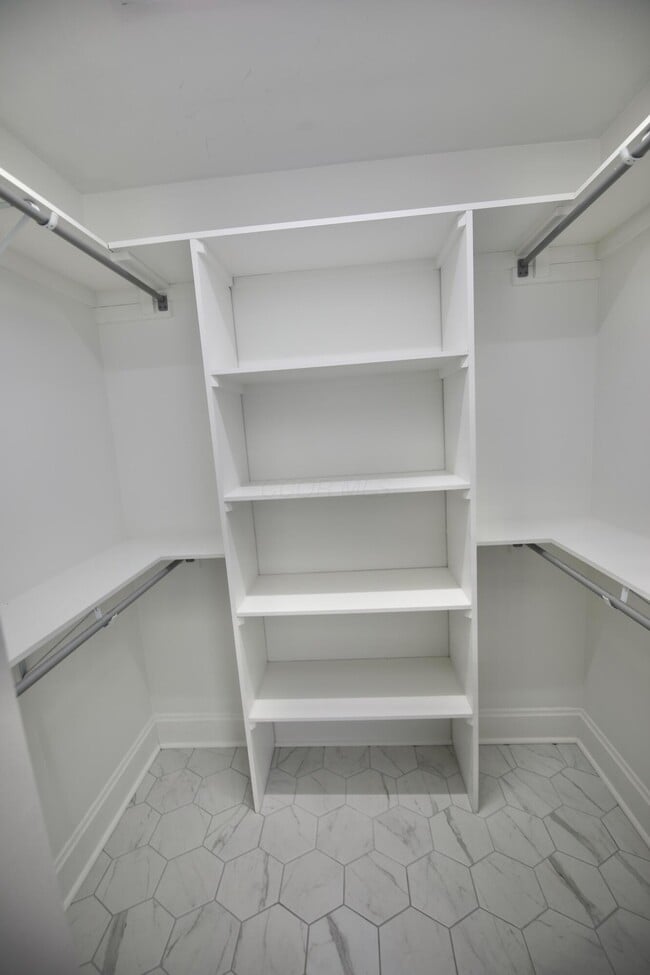 Building Photo - 310 E Beck St