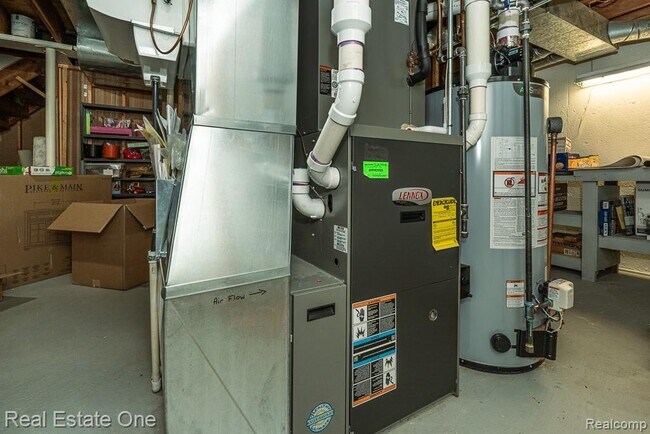 Building Photo - 1574 Devonshire Dr