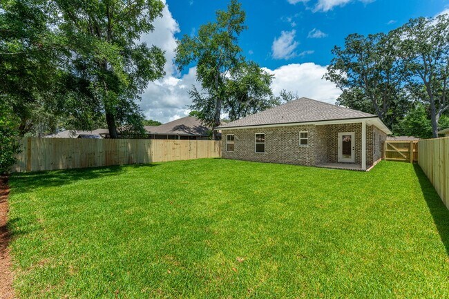 Building Photo - 4 Bedroom In Niceville!