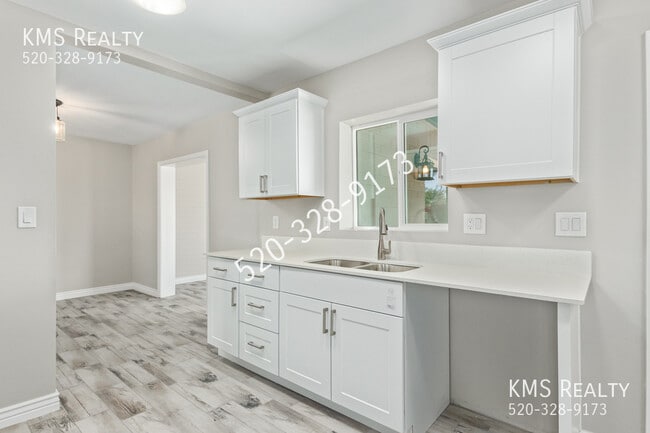 Building Photo - 901 S Belvedere Ave