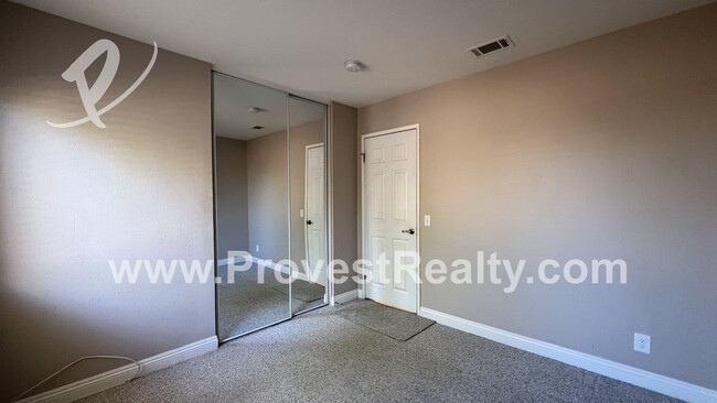 Building Photo - 4 Bed, 2.5 Bath Hesperia Home!!