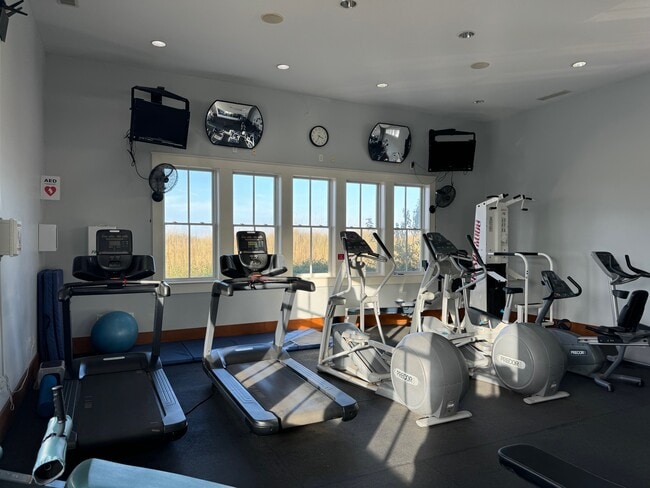 Building Photo - 9517 23rd Bay St