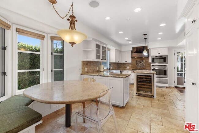 Building Photo - 1024 25th St