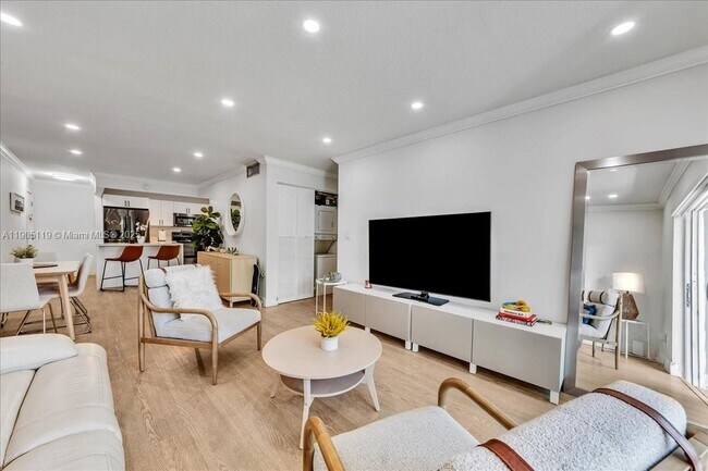 Building Photo - 9225 SW 87th Ave