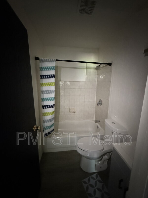 Building Photo - 10736 Spring Garden Dr