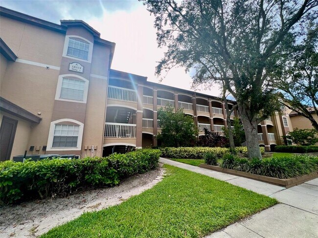 Primary Photo - 13917 Fairway Island Dr
