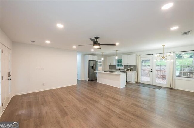 Building Photo - 83 Lucia Dr SE