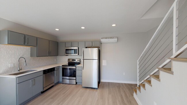 Building Photo - 3328 Cedarplaza Ln