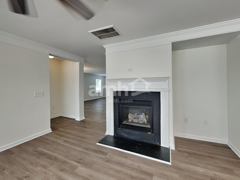 Building Photo - 402 Annaberg Ln