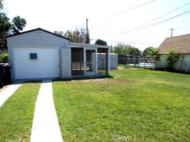 Building Photo - 926 Campus Ave