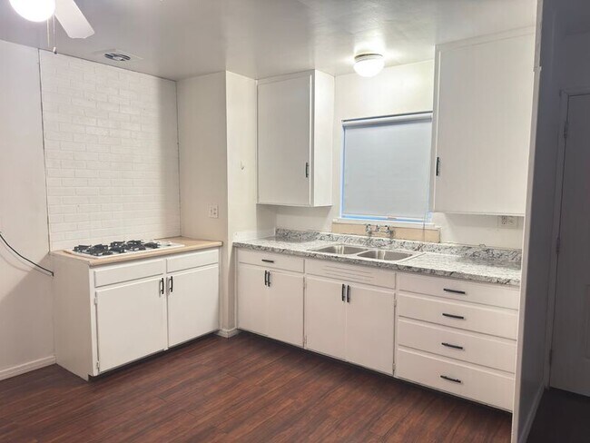 Building Photo - 501 S University St