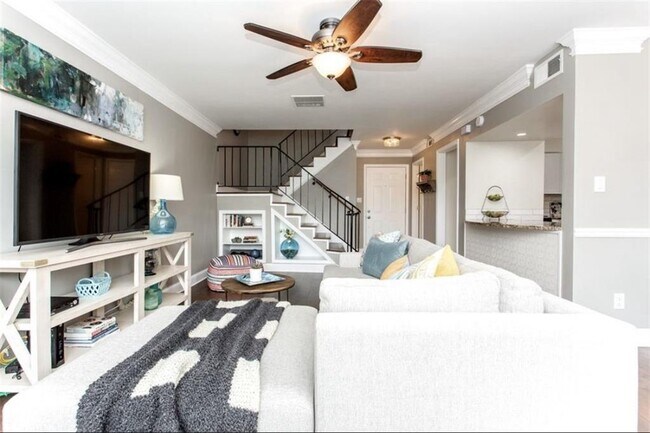 Building Photo - 6980 Roswell Rd