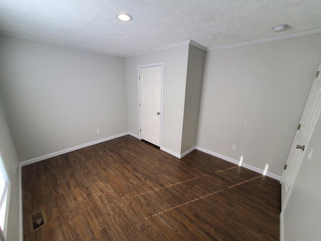 Building Photo - 8 Swallow Ct