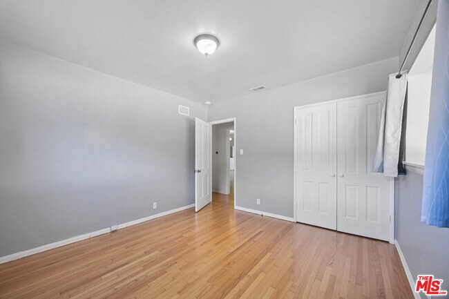 Building Photo - 3262 Woodbine St