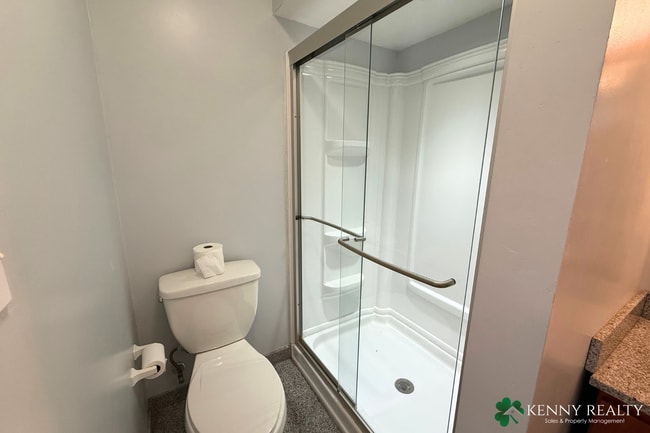 Building Photo - Bright and Spacious 3BD/3BA Home with Bonu...
