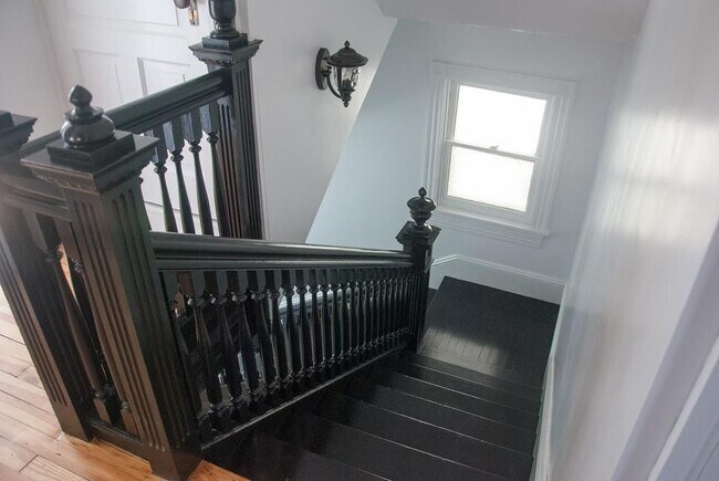 Building Photo - 152 New Haven St