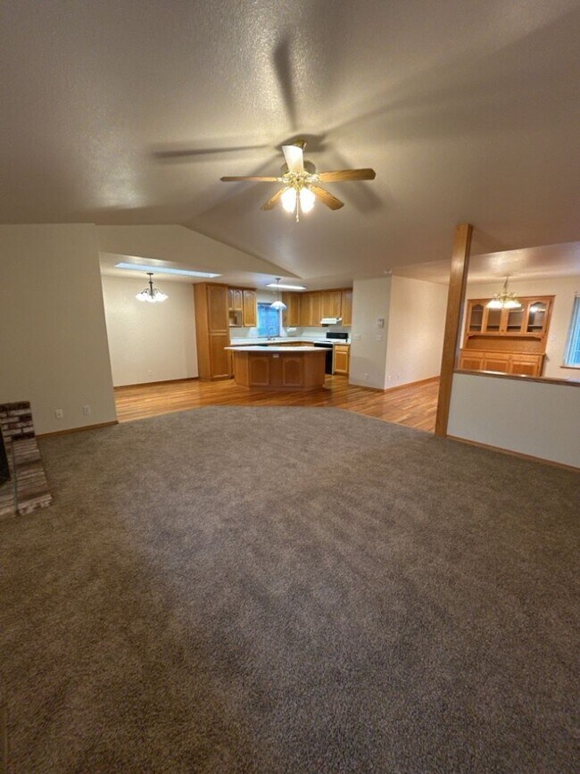 Building Photo - Cozy 3 Bedroom 2 Bath Home Located in Eureka