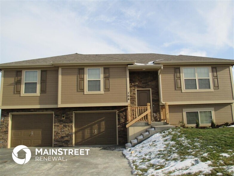 Primary Photo - 104 Golfview Dr