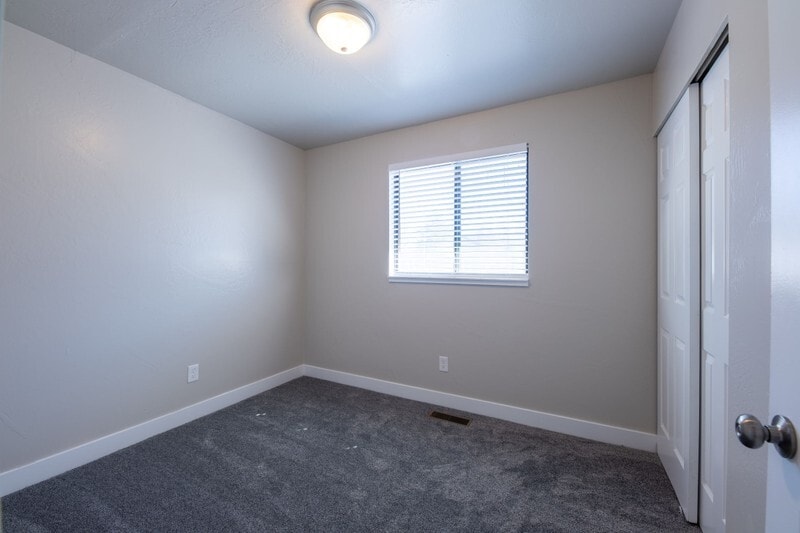 Building Photo - 5235 S Glendon Wy