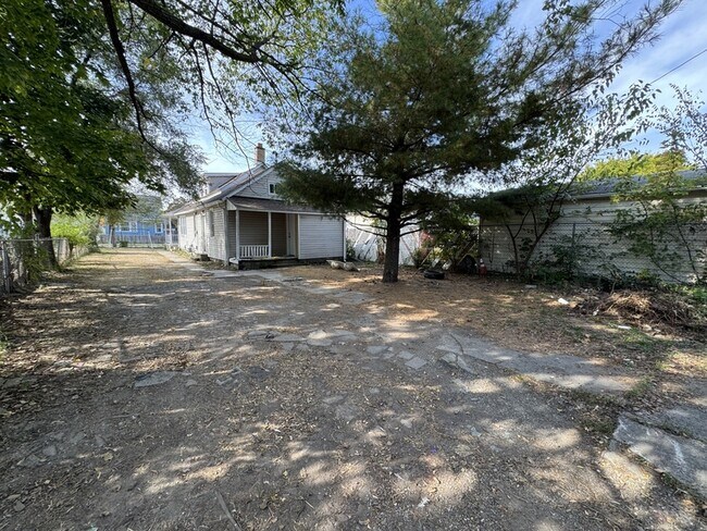 Building Photo - 3233 W 50th St