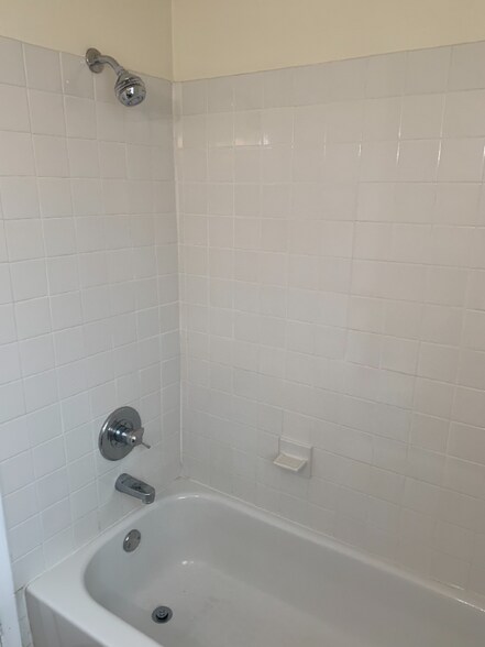 Building Photo - 877 St Paul Ave