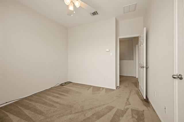 Building Photo - 1415 Ravenwood Dr