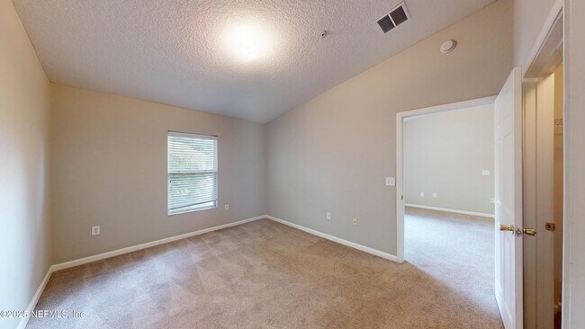 Building Photo - 9575 Amarante Cir