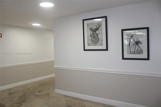 Building Photo - 520 SE 5 Ave