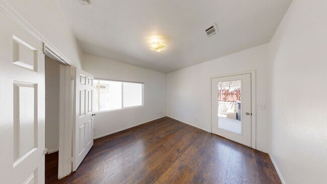 Building Photo - Huge 6BD/3BA on 63rd! (Lease out, pending ...