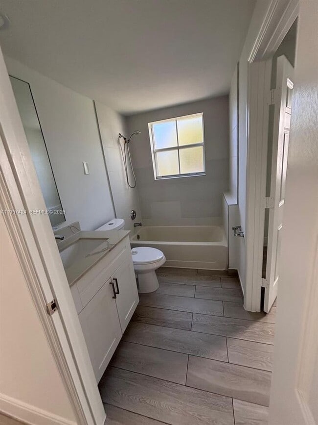 Building Photo - 3255 NE 184th St