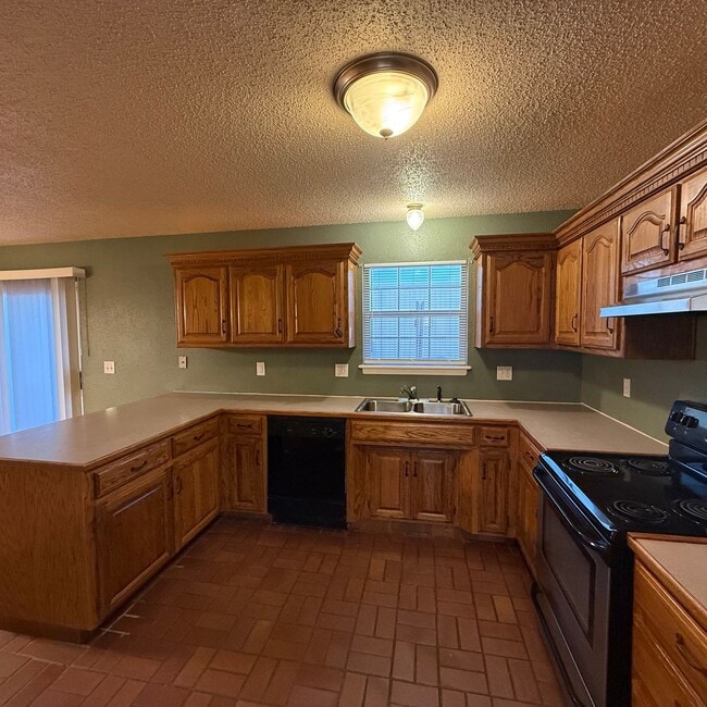 Building Photo - 2 bedroom 2 bath duplex in Nixa available now