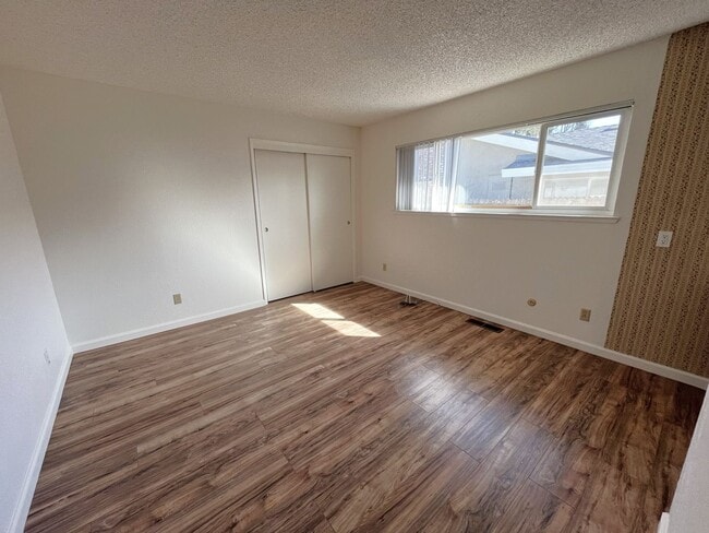 Building Photo - Charming Greenhaven Home