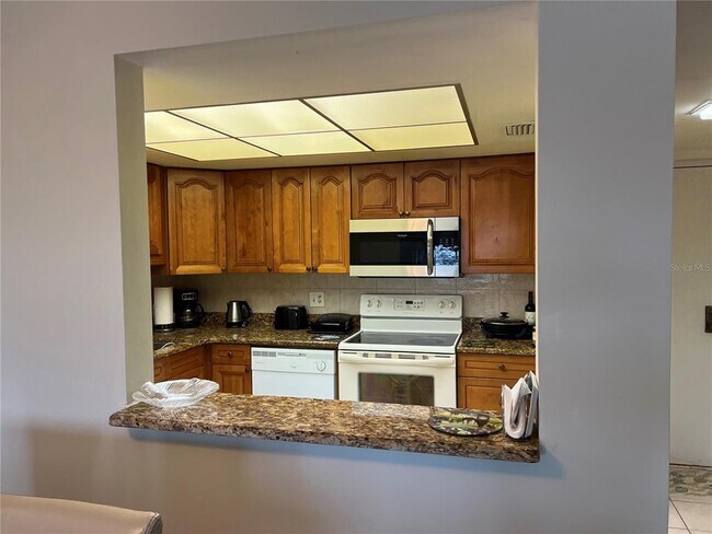 Building Photo - 4900 Brittany Dr S