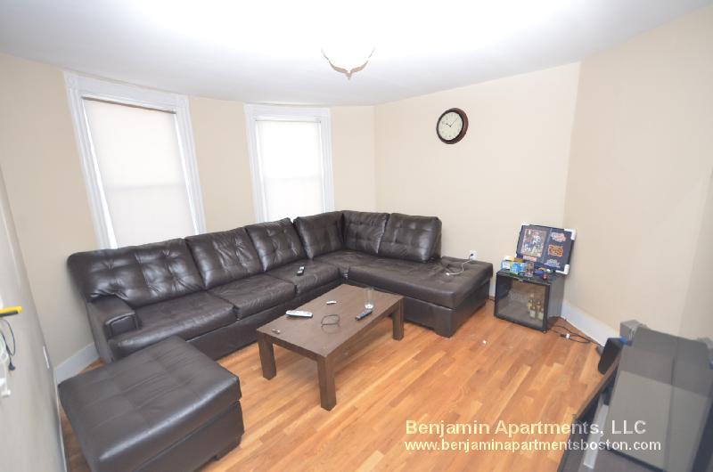 Building Photo - 861 E 1st St