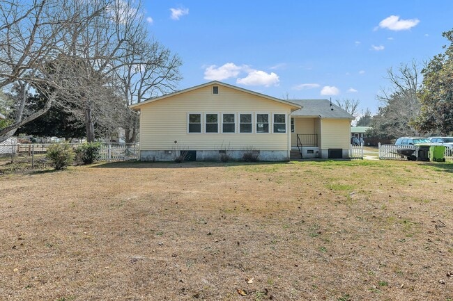 Building Photo - 306 Glancy St