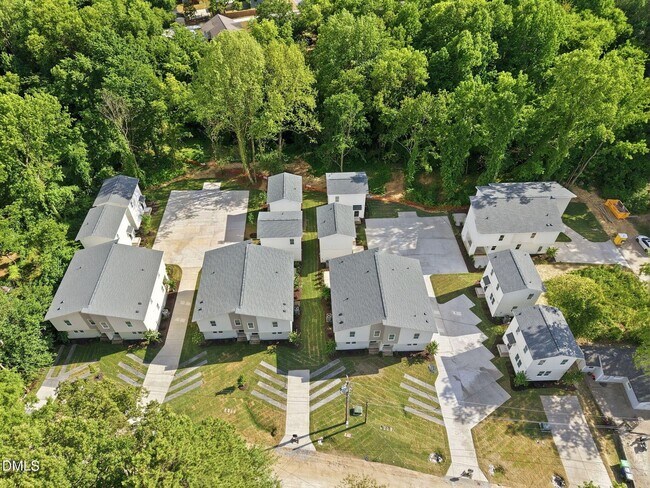 Building Photo - 2815 Wilcox Pl